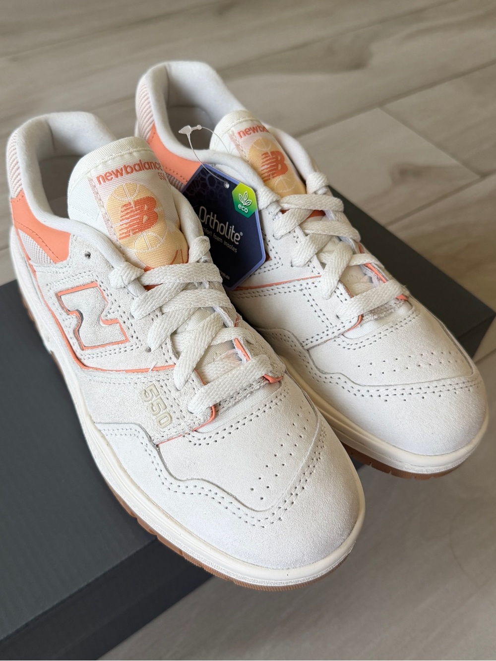 NEW BALANCE Women’s 550 Basketball Sneaker, Sea Salt/Peach Nectar, Size 7 - Picture 4 of 11